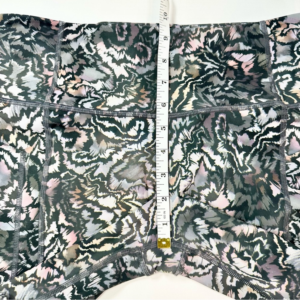 Athleta Ultimate Stash 7/8 Tight, Kinetic Abstract Multi, Medium Leggings - Picture 14 of 14